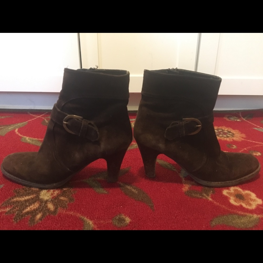 Brown suede Via Spiga ankle boots